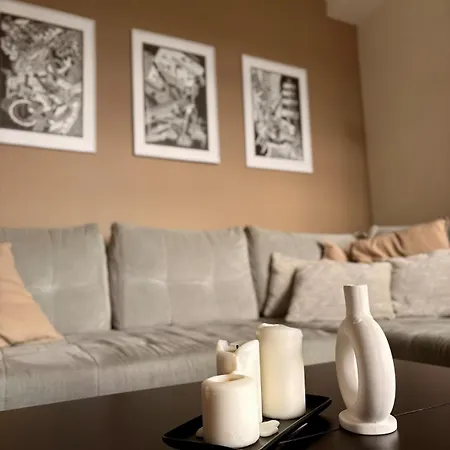 Cozy Center Flat With A Balcony
